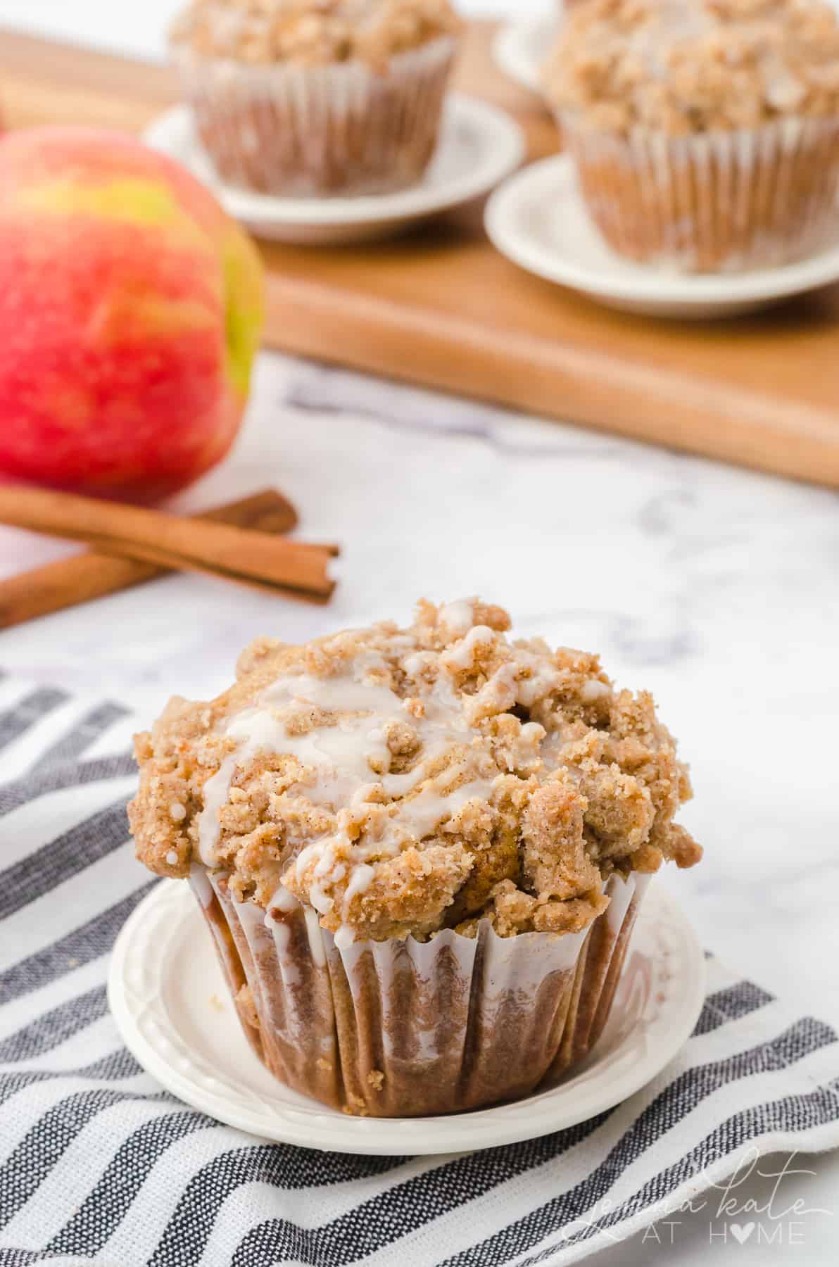 crumb topping on cinnamon apple muffin